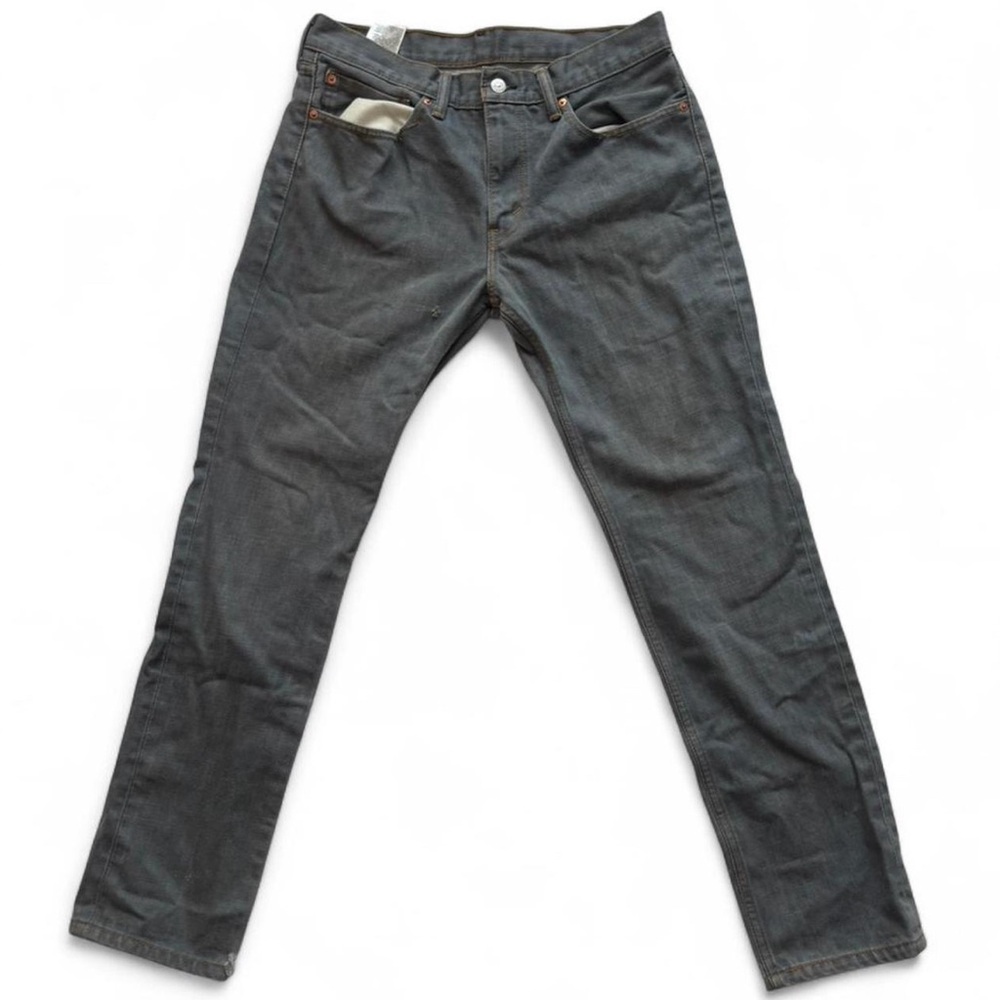 Gray Levi’s Jeans